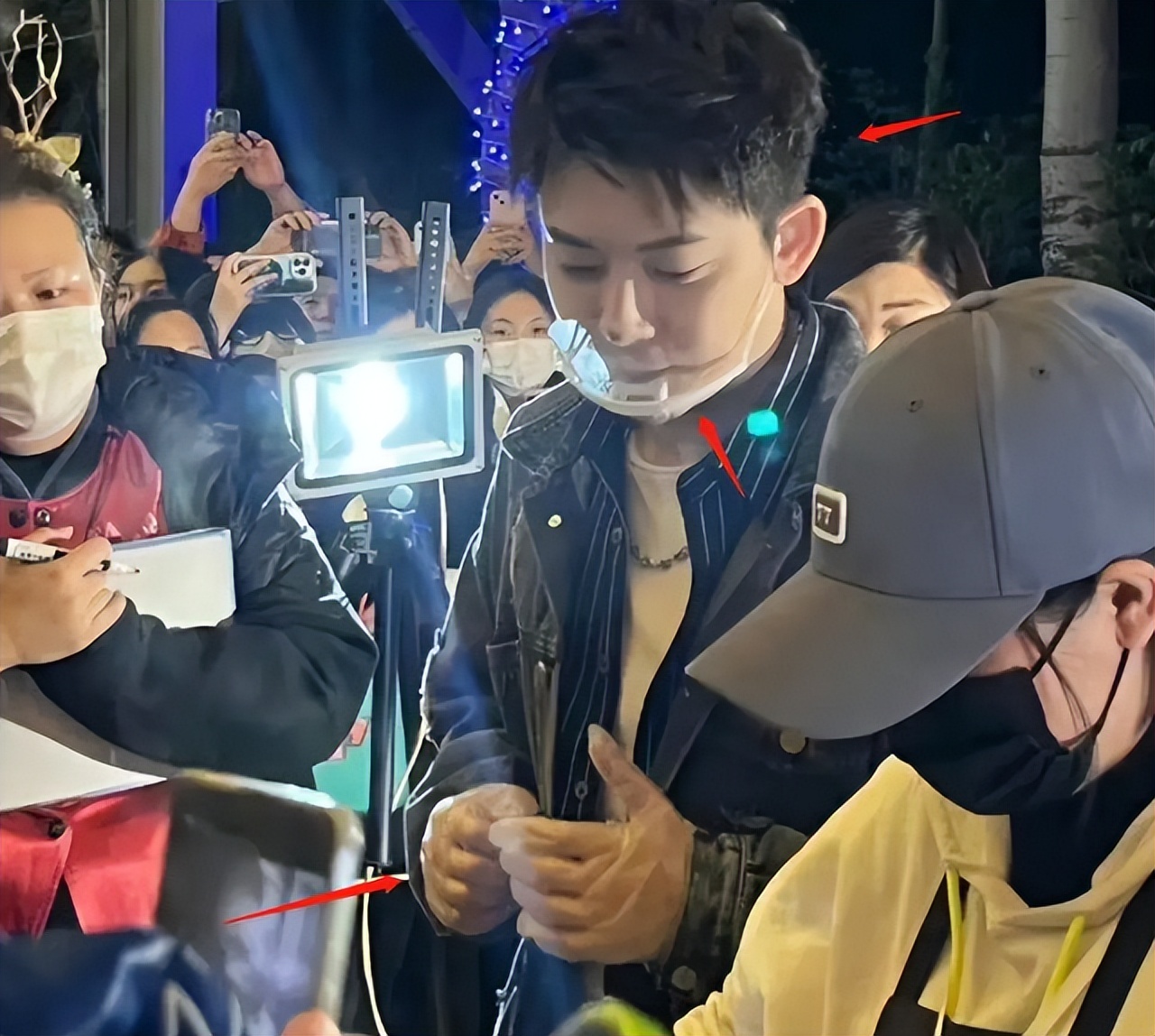 狗头萝莉摆摊卖煎饼，被质疑穿着不雅，本人回应“好看就行了！”