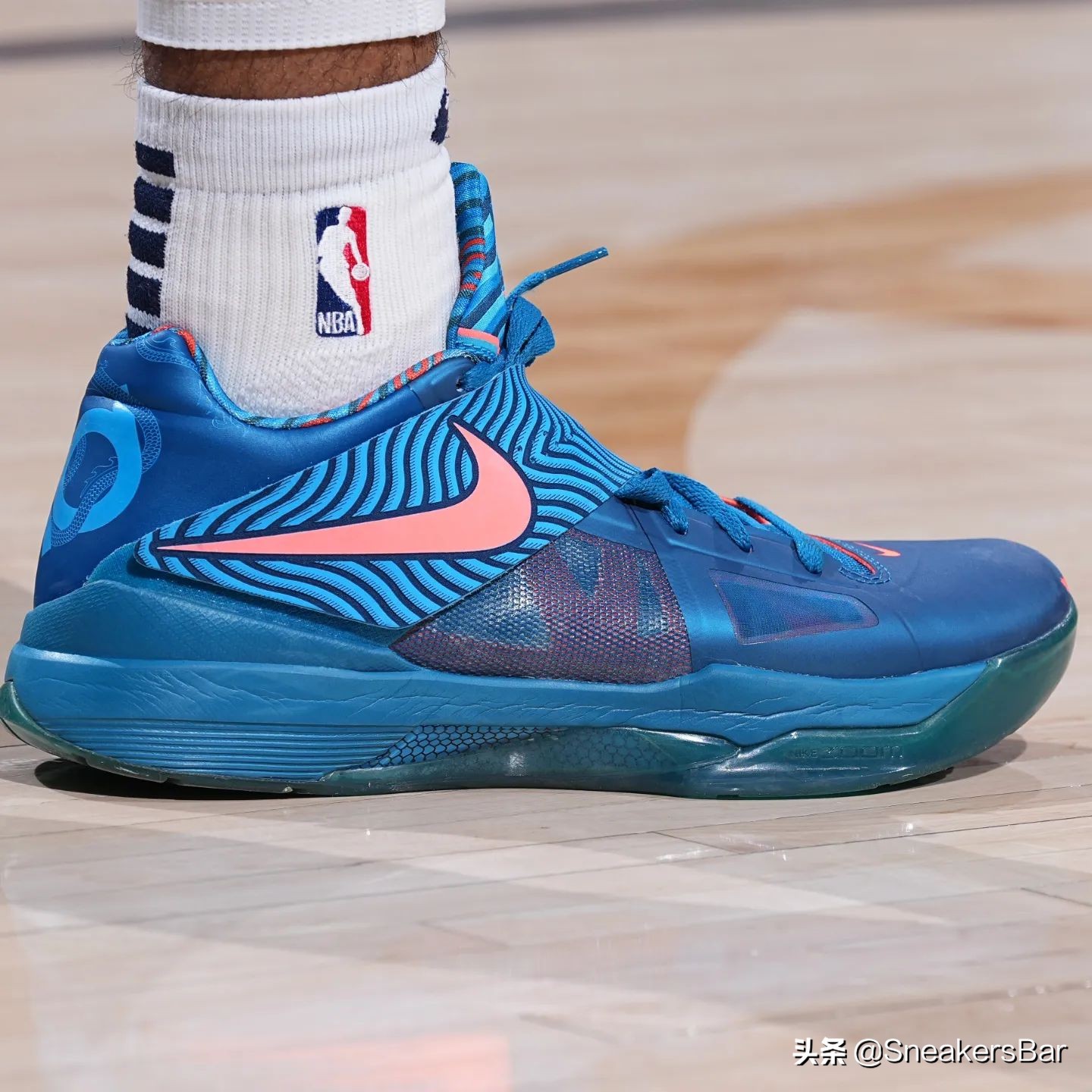 今日nba球星上脚球鞋一览 (nba球星球鞋每日上脚詹姆斯)