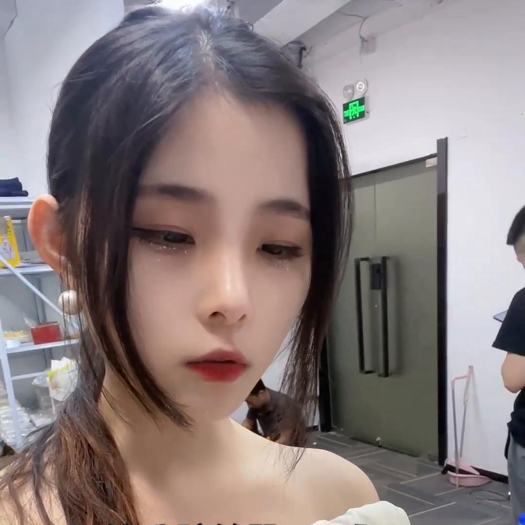 女粉丝月入一万,2021年花1万买苹果13promax