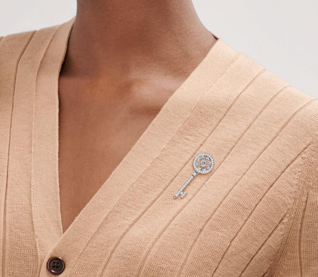 伊丽莎白轻奢胸针,凯特王妃戴的伊丽莎白女王的胸针