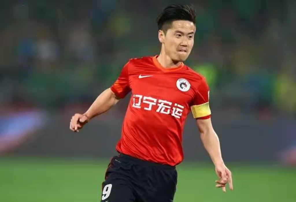 中国足球现役十大后腰,近十年足球十大后腰