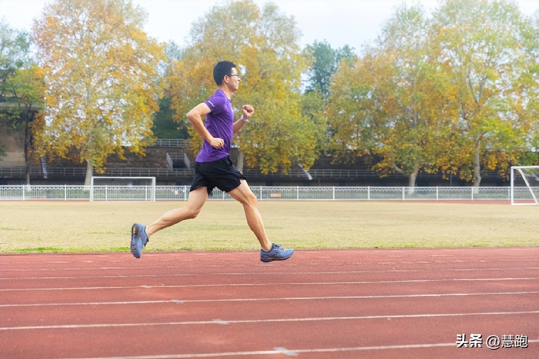 脚感好到飞起的跑鞋,灵动与飘逸的球鞋