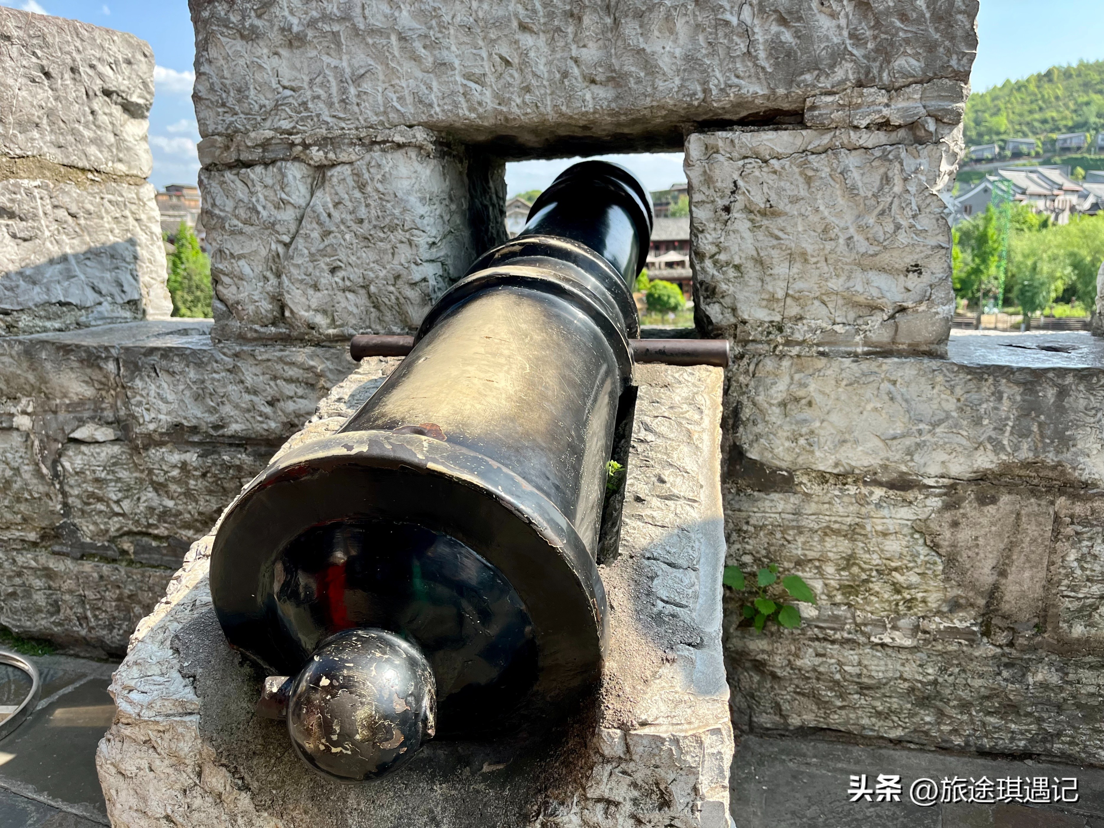 贵阳市5a级景区青岩古镇水果捞,青岩古镇附近的布依古寨