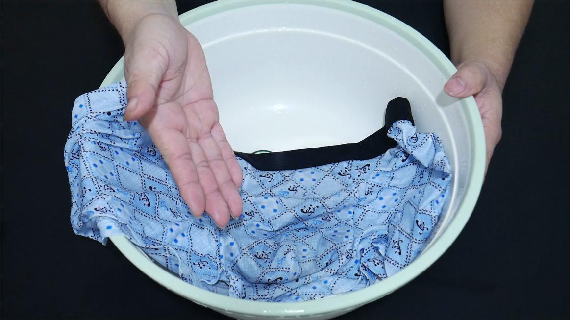 什么？男人也用卫生巾？他们用卫生巾干嘛？医生：看完让人心疼