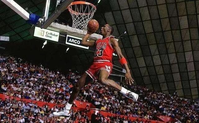 勒布朗詹姆斯年薪收入总共多少,詹姆斯生涯薪资6亿