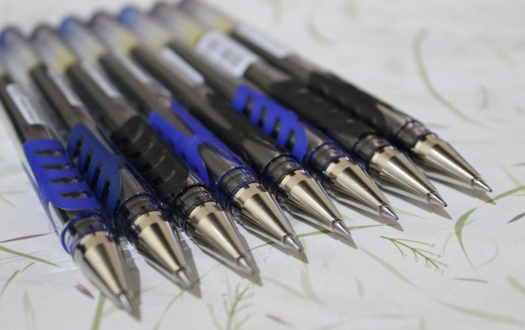 中性笔可以替换钢笔墨囊吗,钢笔中性笔用什么可以擦掉