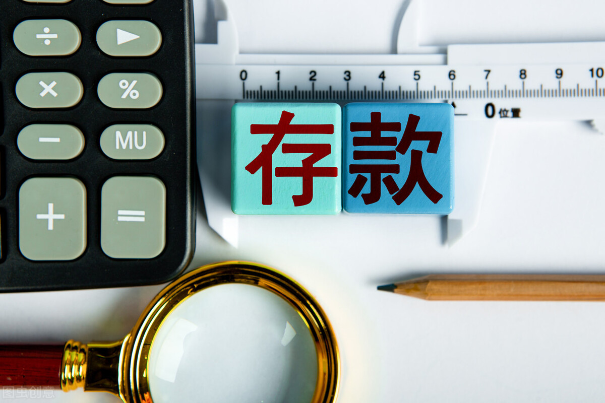 500万存款存在银行一个月利息多少,12000块存银行一年有多少