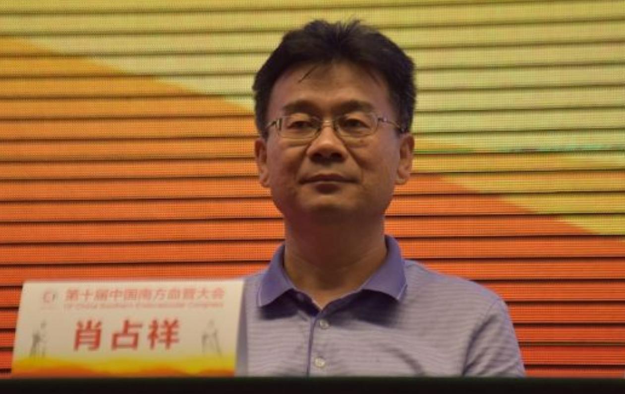 张红医生飞机急救视频,张红医生吸尿救人