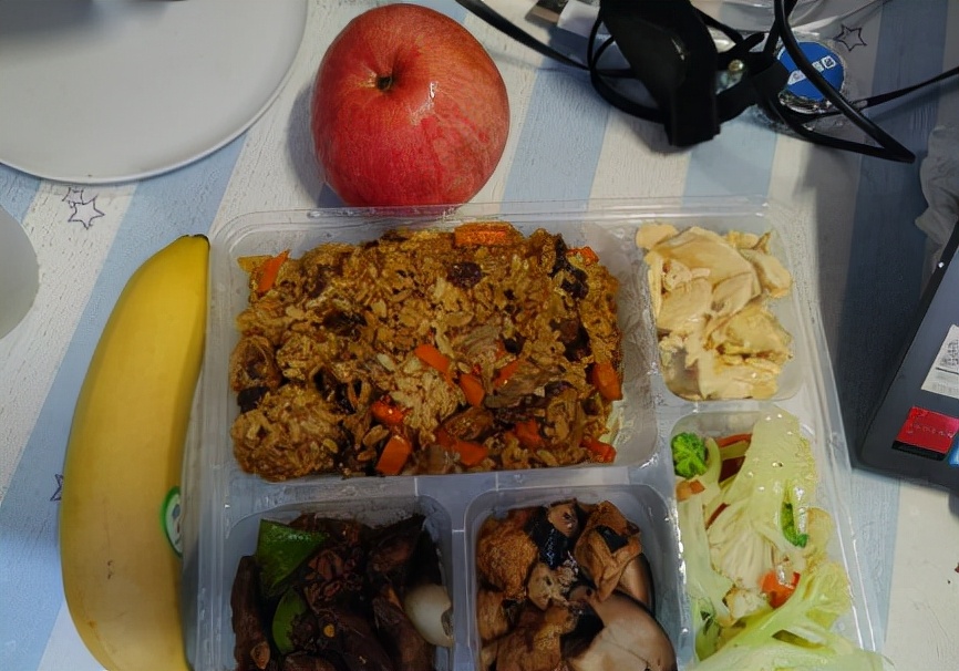 怕学生被喂太胖,吉大供饭后再出“体院帅哥”教锻炼,这学校能上