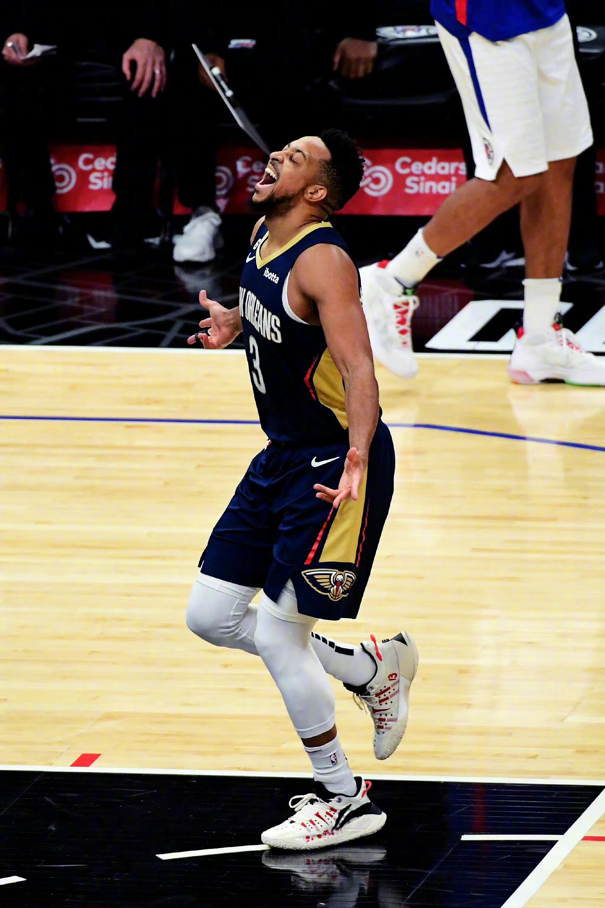 李宁cj一代黑红配色,李宁18号篮球