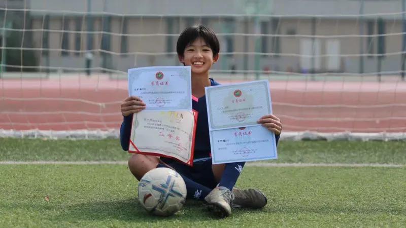 一家三口都参加亚运,一家三口都是总冠军