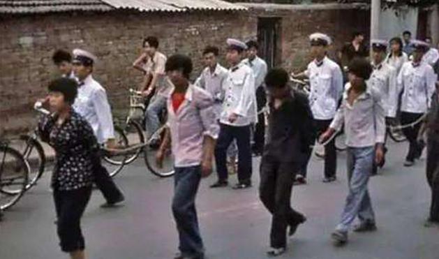 10年前父亲被人打死后续,目睹父亲被杀二十年后亲自报仇