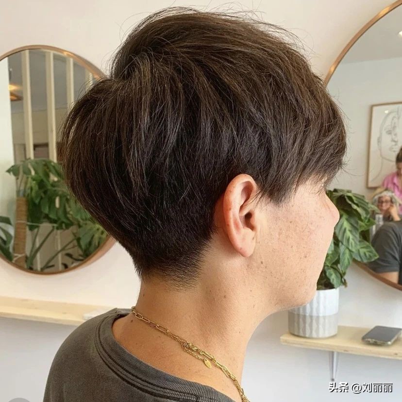 立秋第一个发型,立秋发型