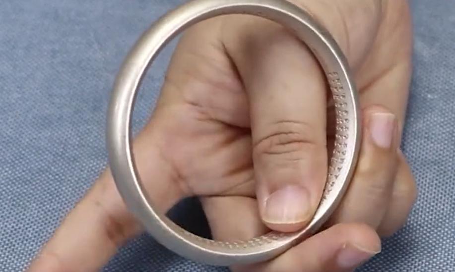 银手镯发黑切记别用牙膏洗,银手镯黑了用什么洗可以洗掉