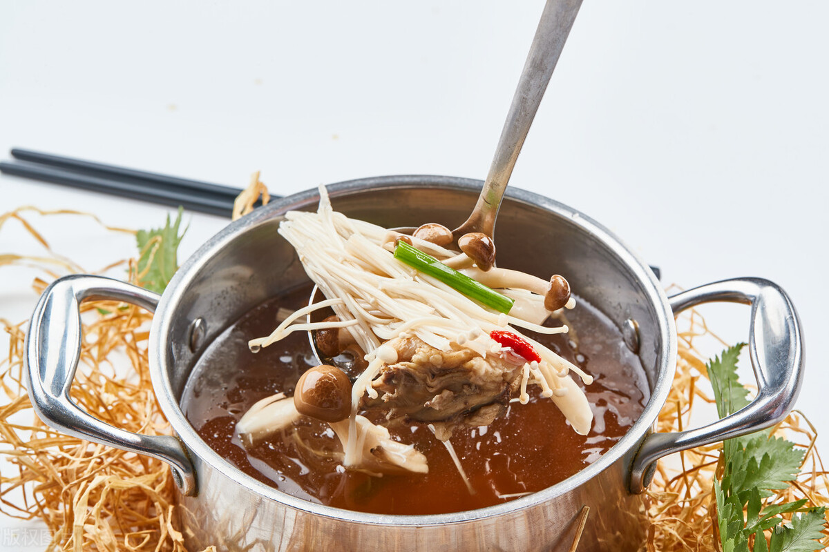 砂锅煲汤和普通锅的区别,煲汤用什么砂锅比较好