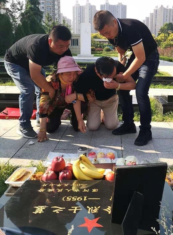23岁为国捐躯,她的初恋守在墓旁终身未婚,弟弟苦寻她下落64年