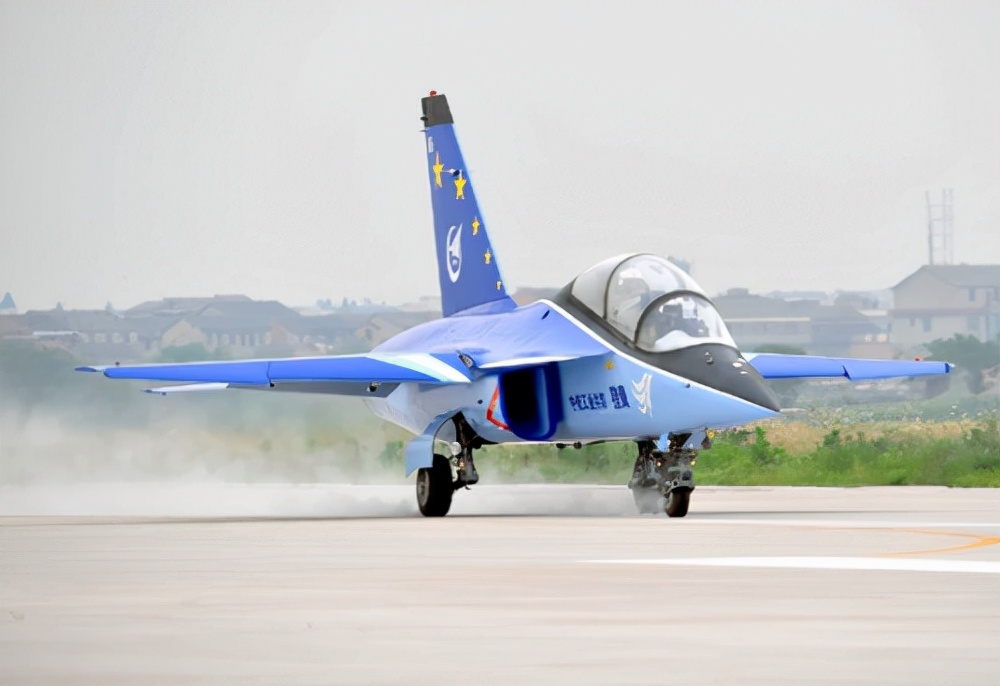 中国战机再获突破，美抱怨美霸主地位遇到挑战，或将难以支撑