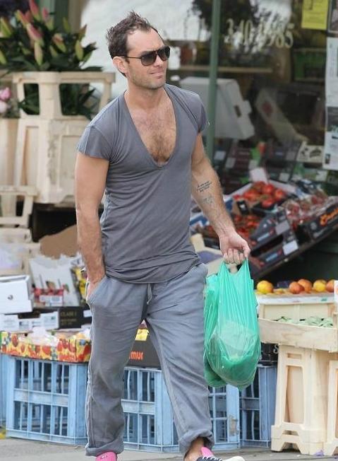 40岁的男人夏天穿什么颜色的t恤,夏季老男人穿什么颜色t恤好