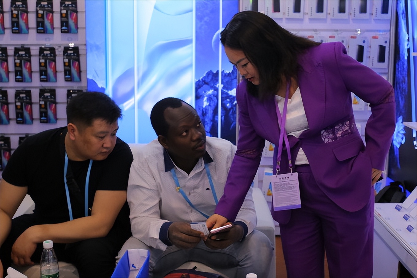 年销售额破千万！瑶家阿妹变身非洲“膜”王，打造湘妹子的“手机膜王国”