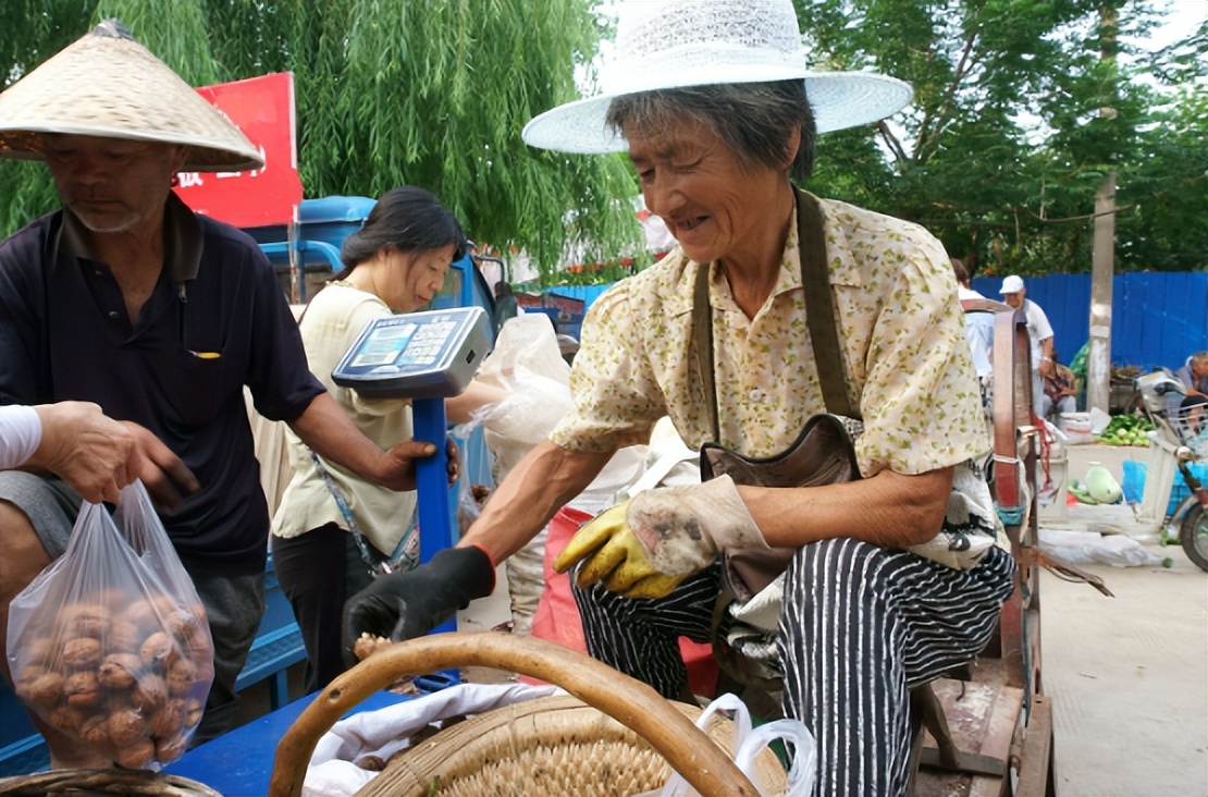 农村老人在家做什么小生意最好,在农村适合老年人做的小生意