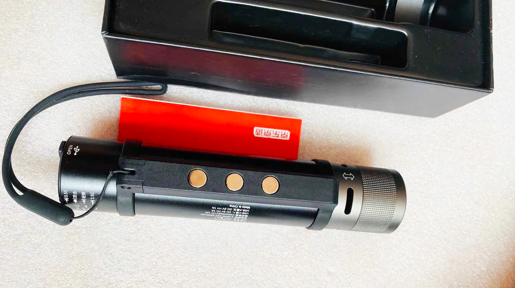 强光和超亮手电筒推荐,红白色强光手电筒