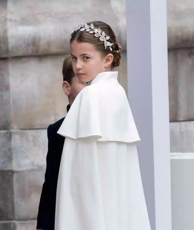 加冕礼上夏洛特的花环,卡米拉加冕礼凯特戴的冠冕