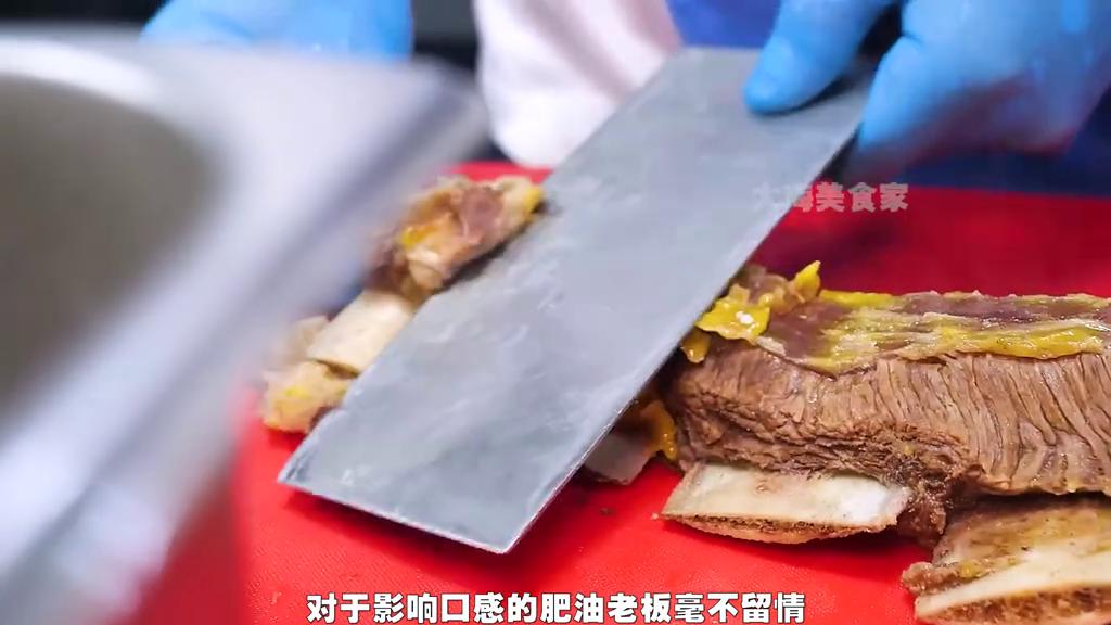 每天100斤面条的面馆,每天供应最新鲜海鲜