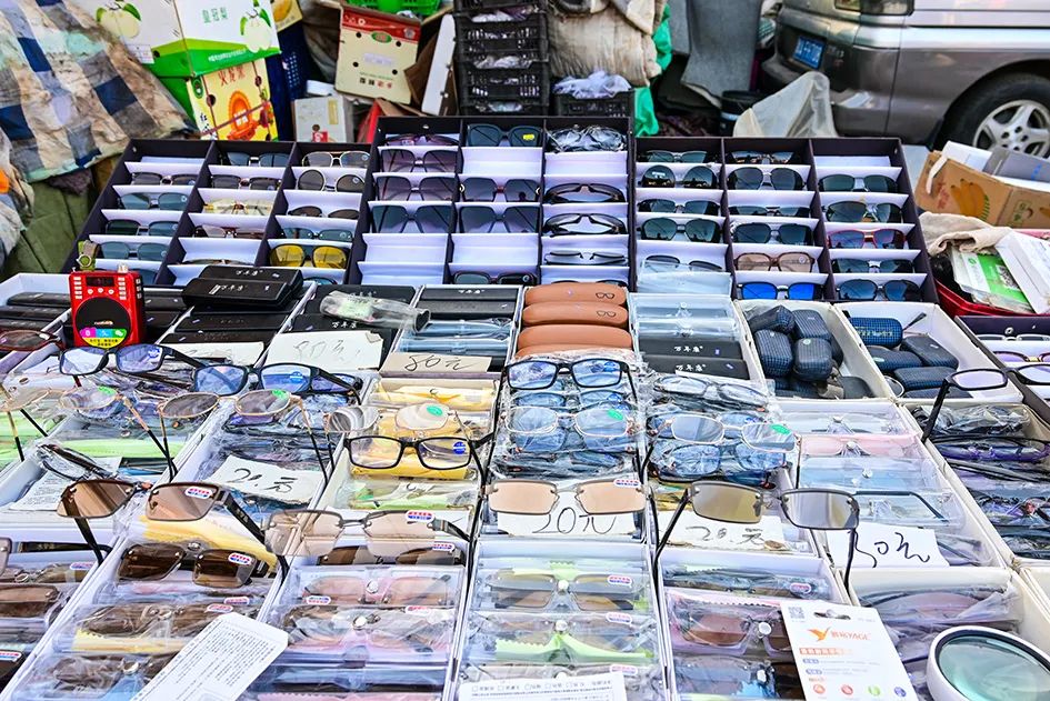 西山脚下的早市,闲逛最具人间烟火气的早市