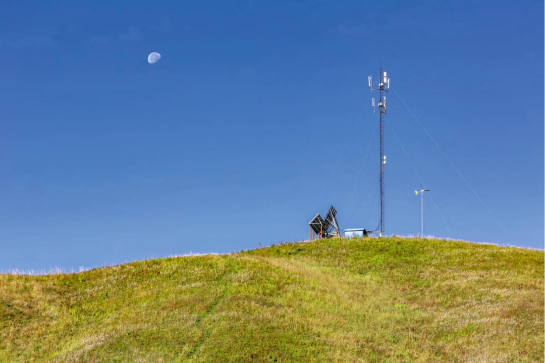 《中国网信》杂志发表《习*平近**总书记指引我国信息化发展纪实》
