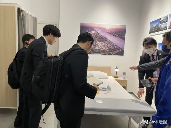 杭州亚运会开幕式场馆参观,外国人参观杭州亚运会场馆