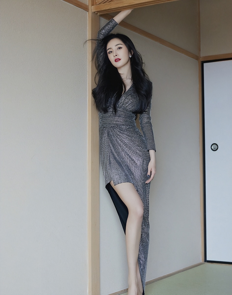 脸部造假，发量造假，牙齿造假，女明星除了性别，还有什么是真的