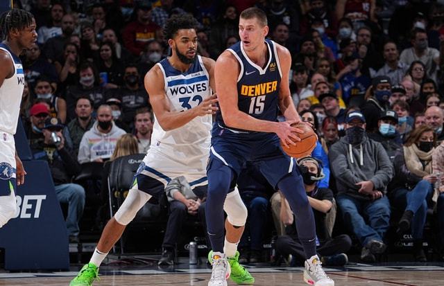 超巨端倪初显，二年级新秀单场10三分，连破库里加内特纪录