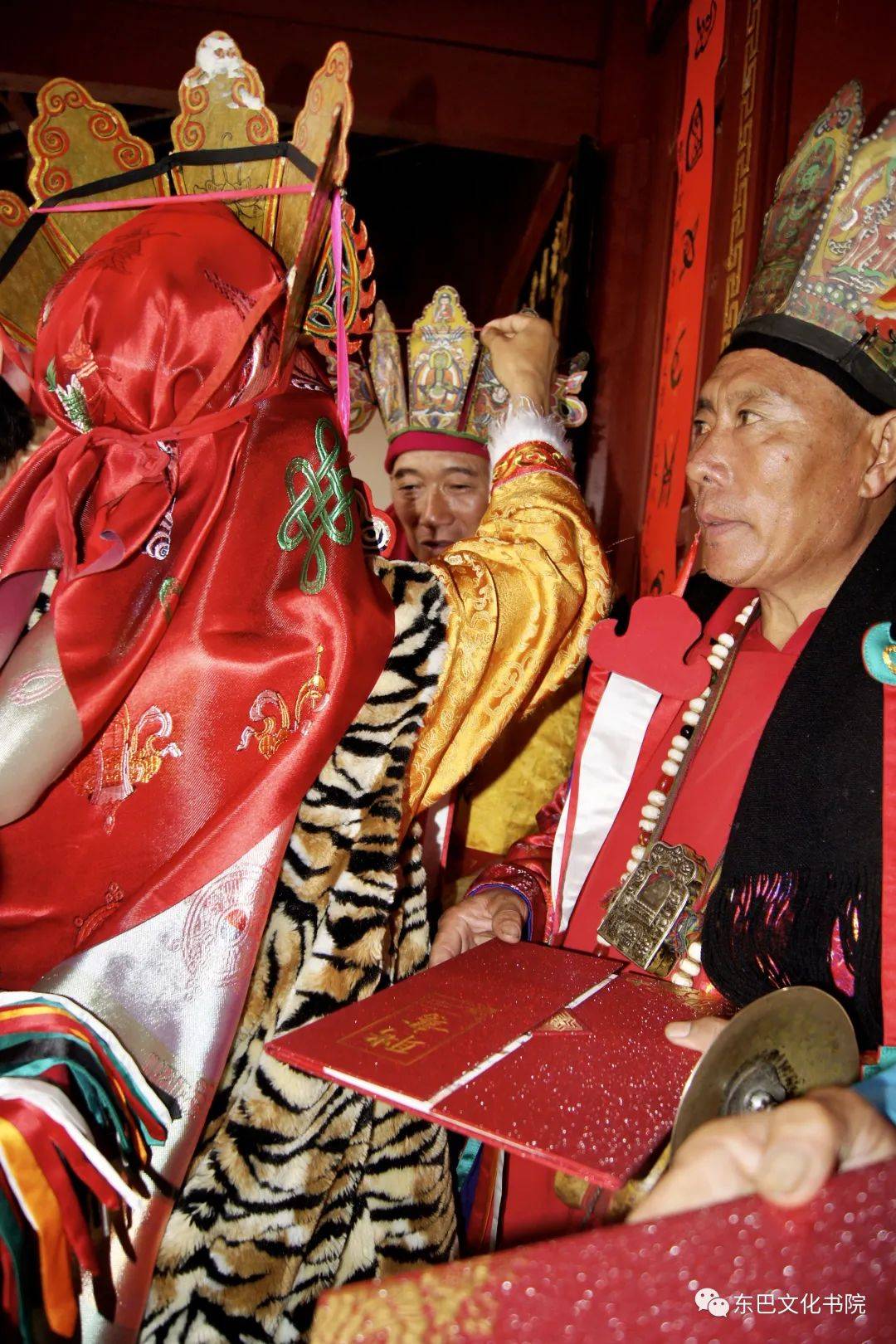 白庚胜为玉龙文笔东巴文化书院揭牌并担任名誉院长