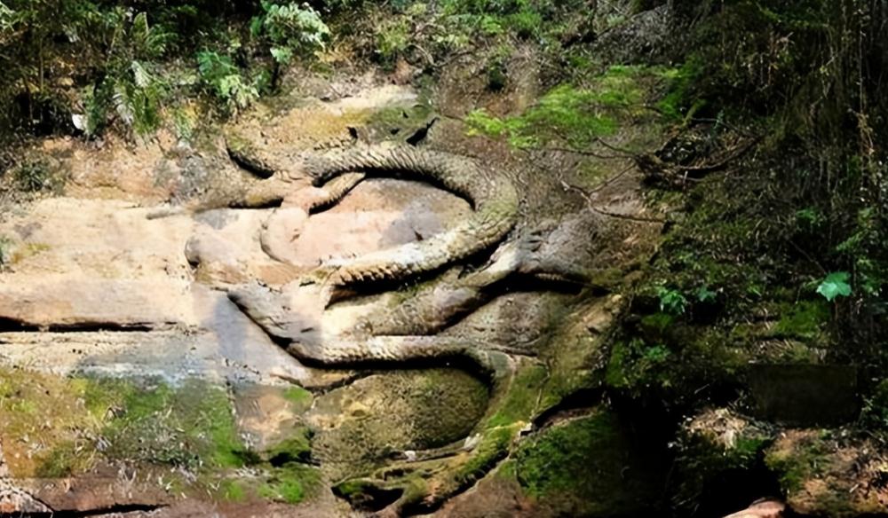 男子在江中捡到金锭,村民河边捡到金子价值3亿