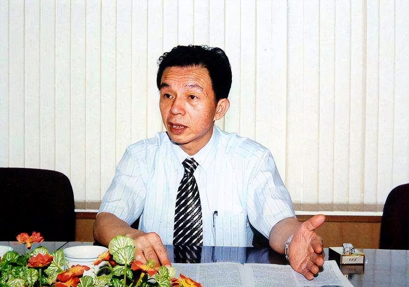 福建穷小子，靠卖卫生巾逆袭成富豪，身家22亿，合伙人却惨死