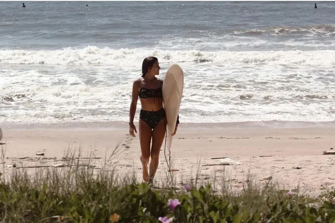 超好看的泳衣推荐,小众的连体泳衣靓丽而又优雅