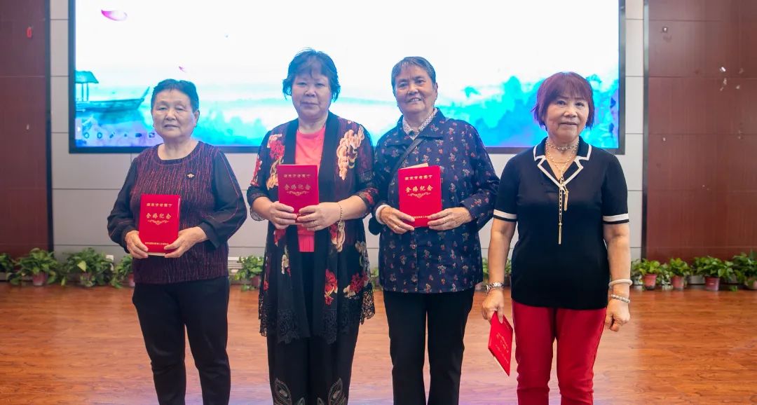 江北新区泰山小学：共庆金婚钻石婚，这所小学重阳节活动爱意满满