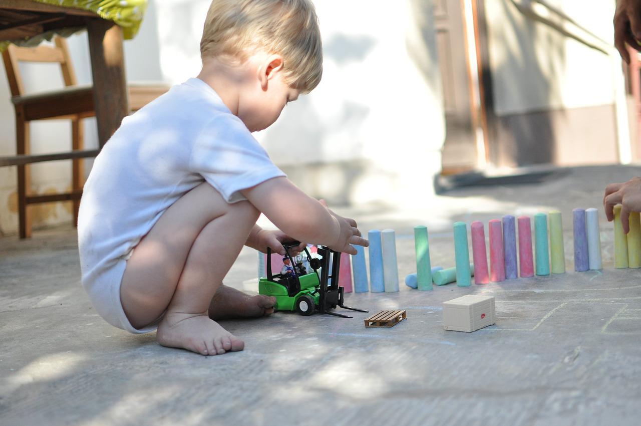 幼儿园提前学习小学知识好吗,幼儿园提前学小学知识的视频