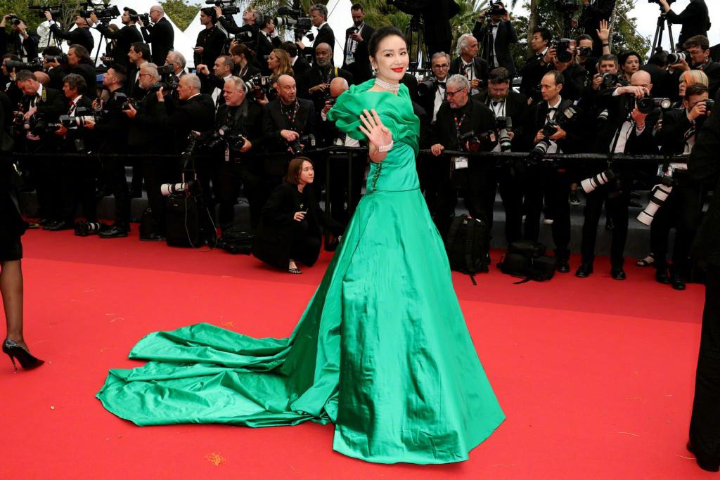 高叶戛纳红毯戴珍珠项链被吐槽,高叶谈戛纳红毯礼服