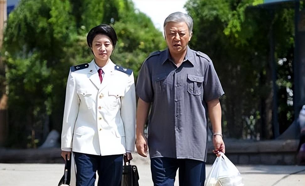 人老了有钱无钱都难,人老了钱也没赚到快乐也没了