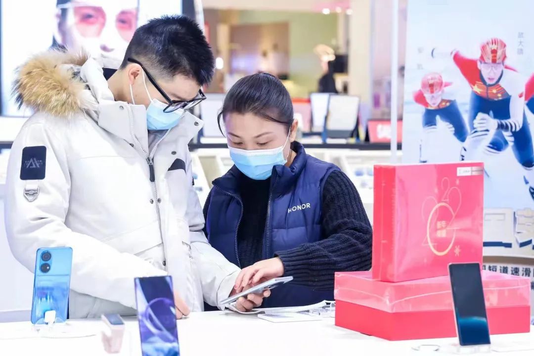 逆势劲增、*击狙**苹果，荣耀如何成为“安卓阵营第一”？