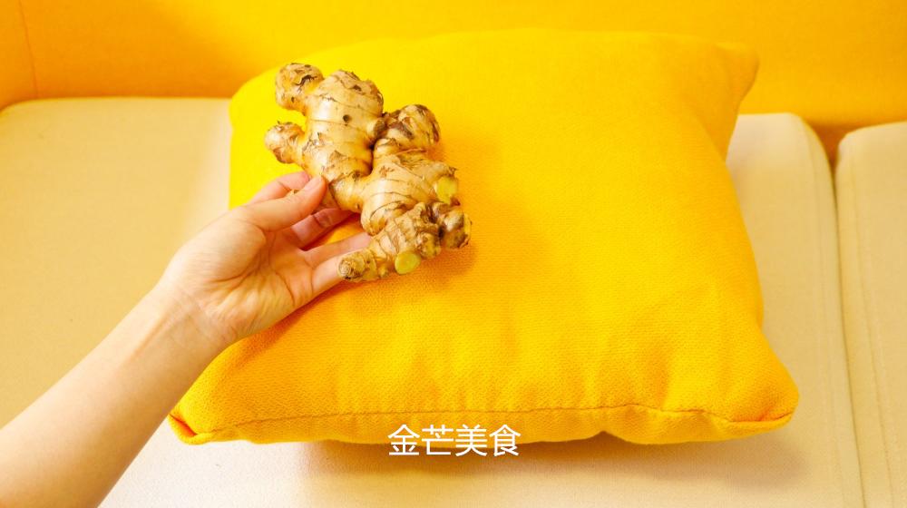 今天才发现，原来在枕头下放块生姜，可以去霉味，无论男女都有用
