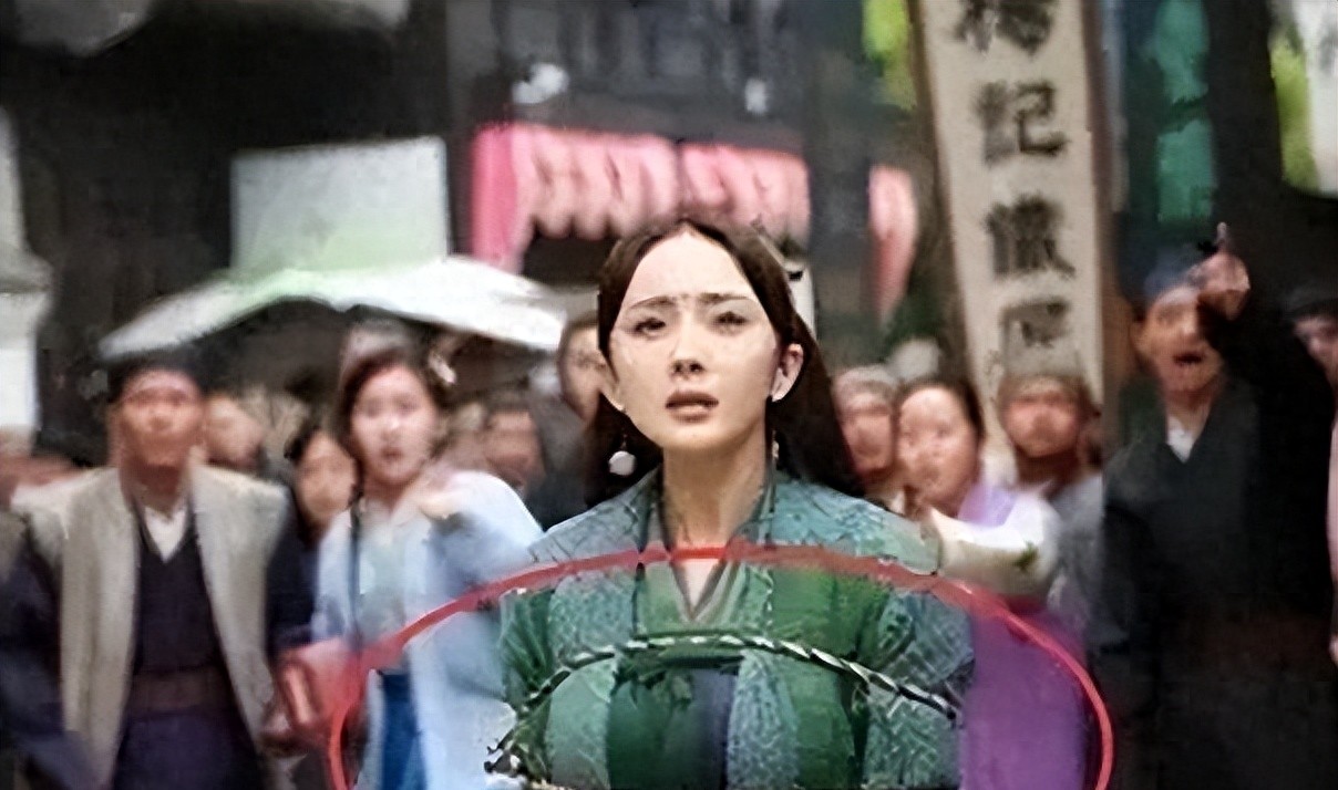 *绑捆**露大胸、台词乱来，这些“*辱侮**”观众的剧情，真把观众当傻子