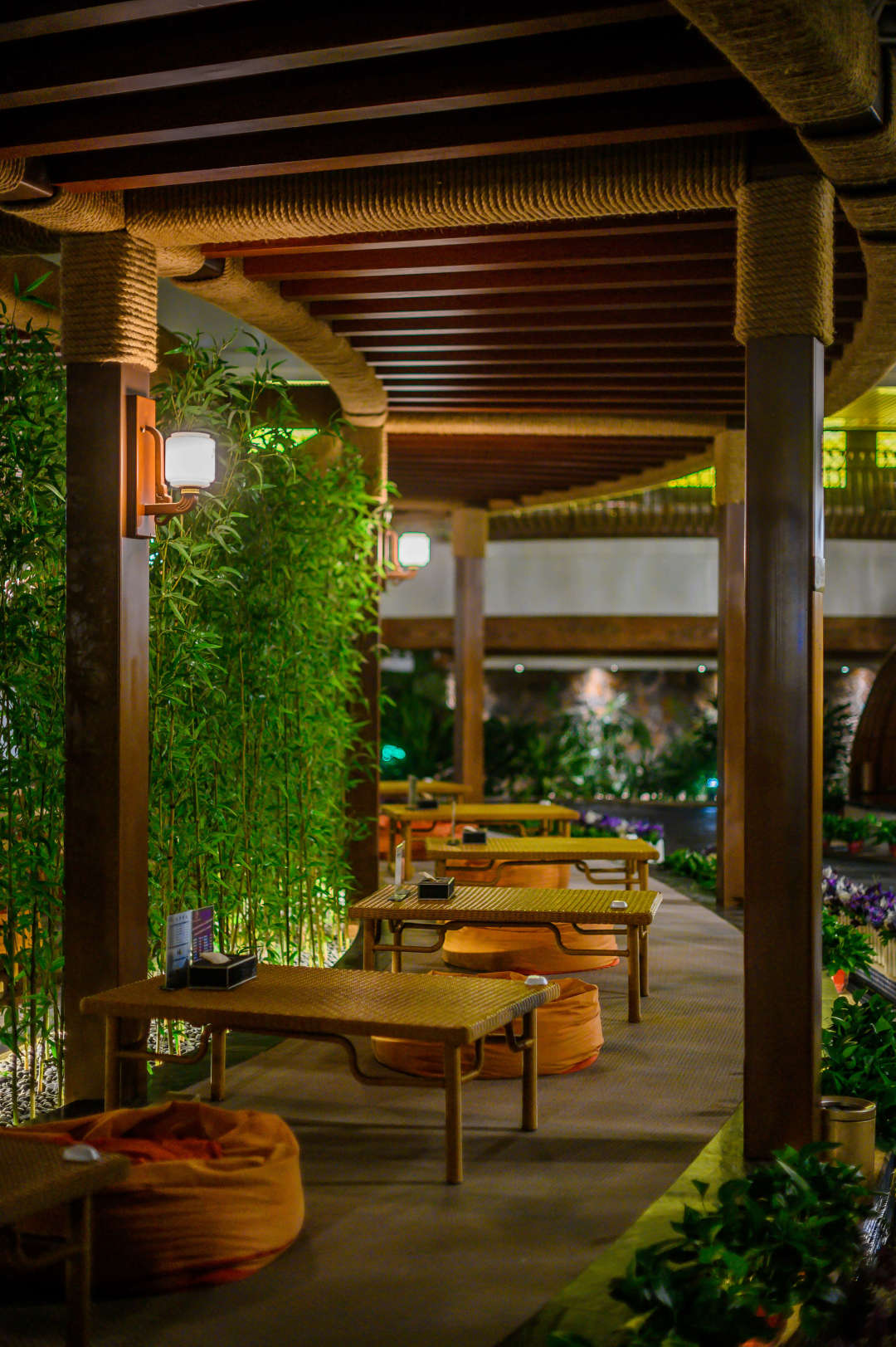 银河温泉双人水果温泉,泡汤泉免费吃水果