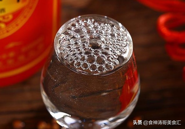 推荐几款性价比高的白酒过年送礼,啥样的白酒好喝还不贵过年送礼