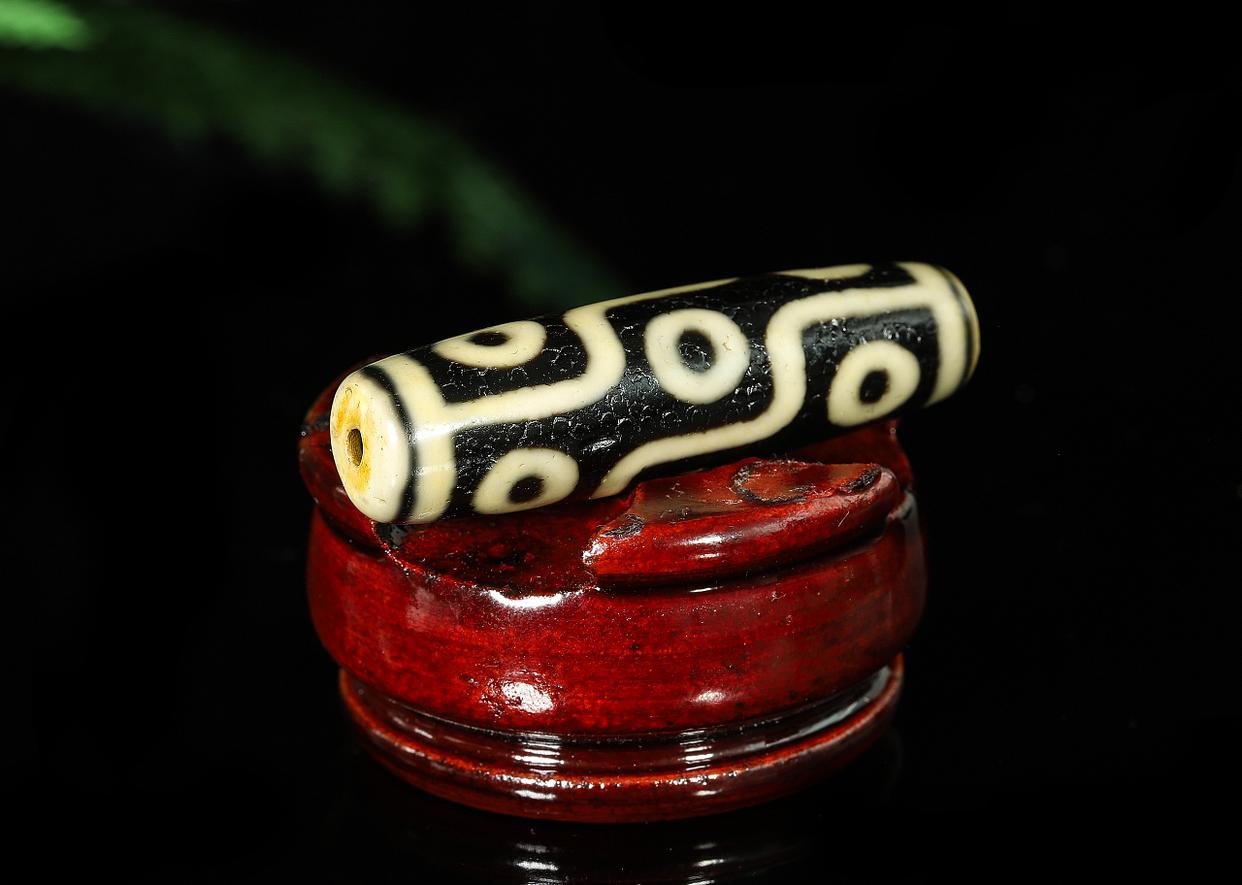 尼泊尔的天珠为啥便宜,全球唯一一个尼泊尔蓝纯天然天珠