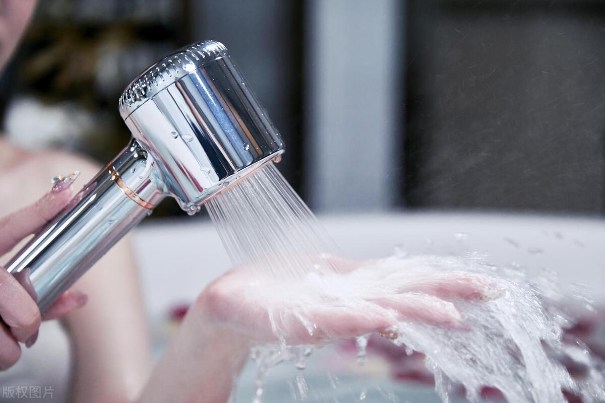 我至今未来过月经，可昨晚和男友“深入交流”时，一半就出血了