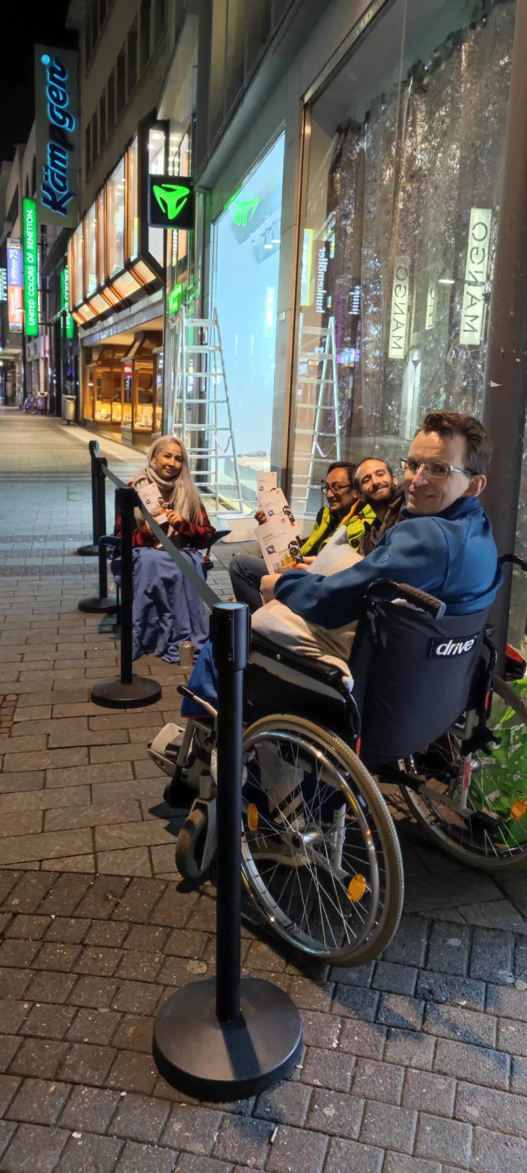 地球另一边的人们是倒着吗,地球另一侧的人不会掉下去吗