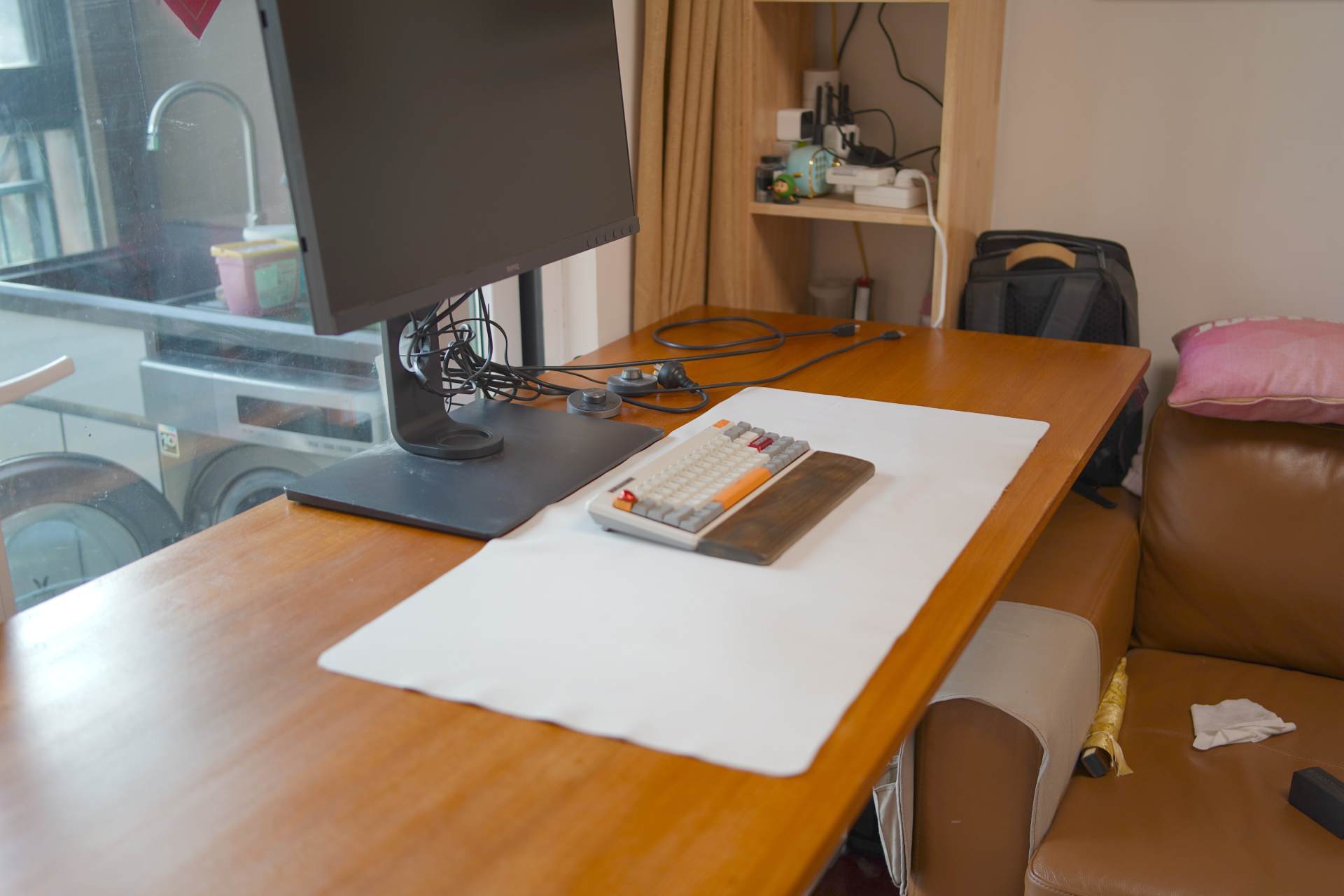 男人谁不喜欢一张大大的书桌,智芯1.8M实木升降桌那是真的爱