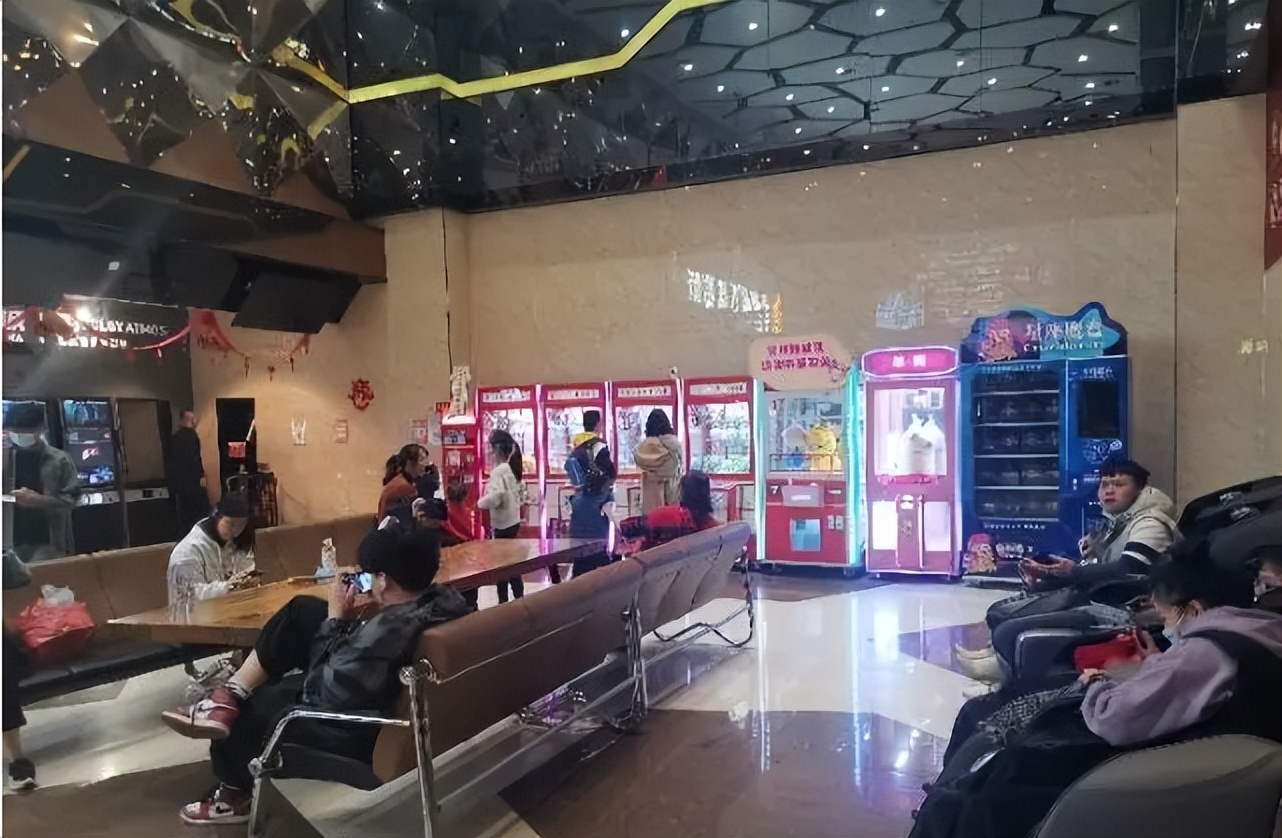 夹娃娃为啥一直流行,去夹娃娃真的比自己买的好吗